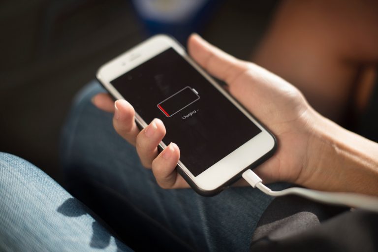 the-mistakes-we-make-in-charging-our-smartphones-θήκες-κινητών